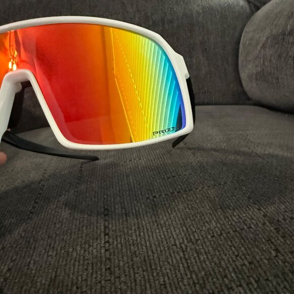 (OO9406) Oakley Sutro PRIZM Polarized White Frame Gold Lenses - Picture 4 of 12